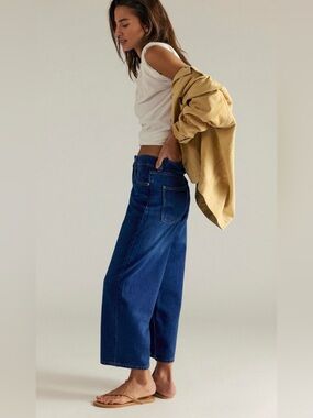 NWT FREE PEOPLE WE THE FREE CARINA ULTRA SOFT BOYFRIEND JEANS BARACUDA BLUE